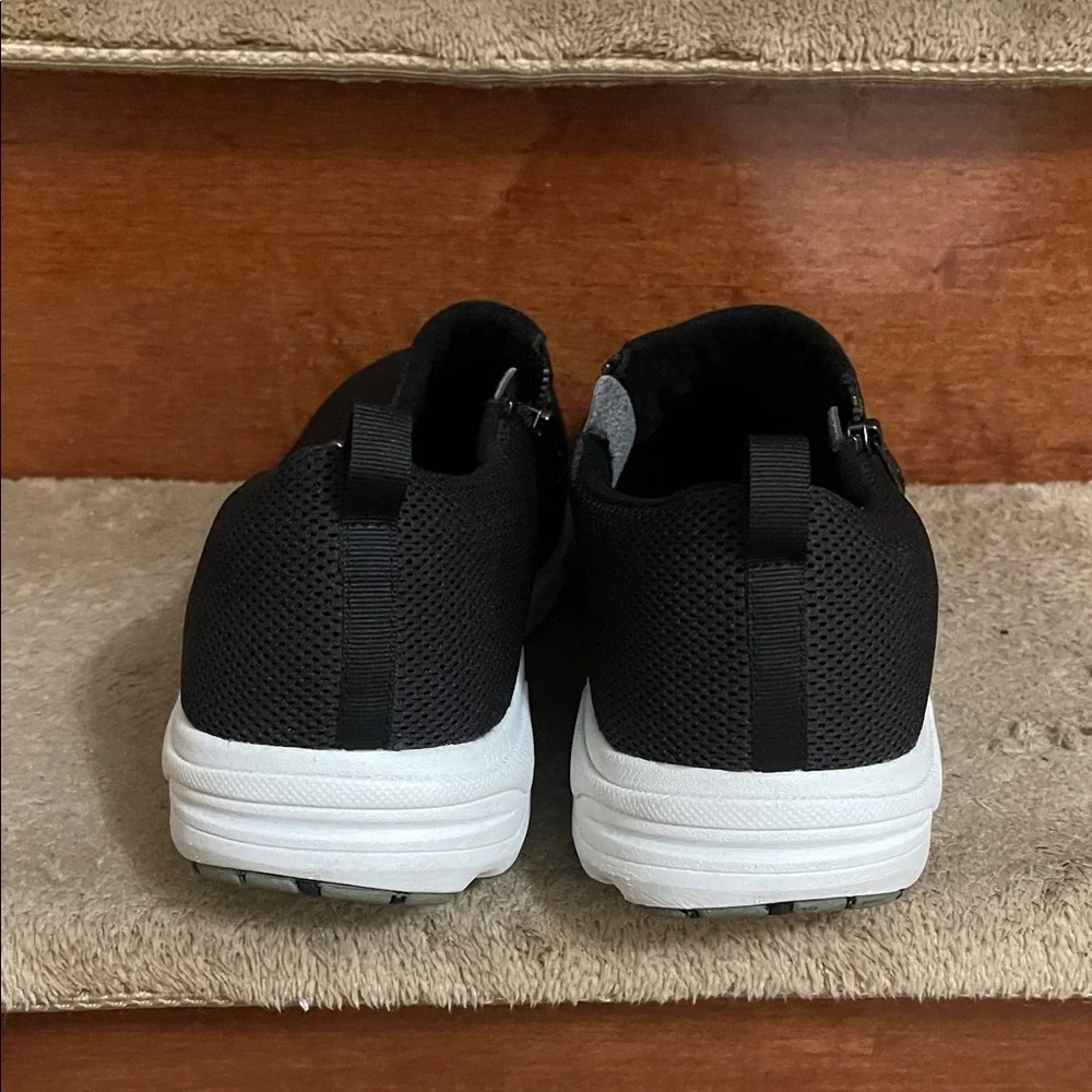 DREW Black Mesh Slip-On Sneakers with White Soles Size 9.5 Like New Condition